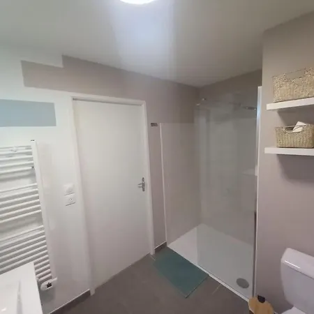 Neuf Bien Situe A Sainte Cecile * Камье